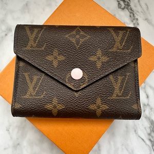 Louis Vuitton Wallet. Rose Ballerine/Monogram. Excellent Condition.